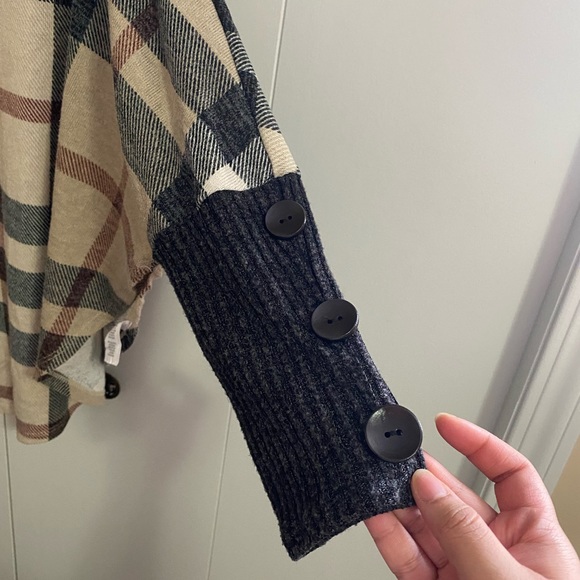 Checkered poncho - Picture 3 of 4